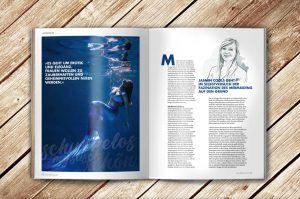 Aufgeschlagene Doppelseite des Magazins Waldrausch - Das Beste aus der Heimat mit einem Artikel zum Thema Mermaiding und einer Illustration